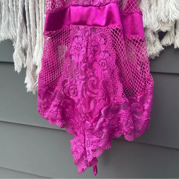 Hot Pink Fishnet Sexy Bodysuit with Stretchy ribbon now in back 🎀 lace - Picture 2 of 8